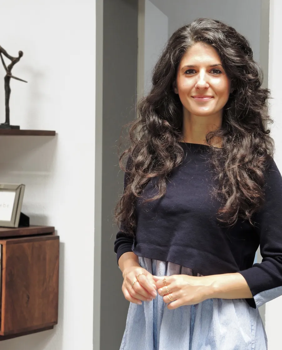 Sandra Sangsari in den Räumen ihrer Praxis im Belgischen Viertel